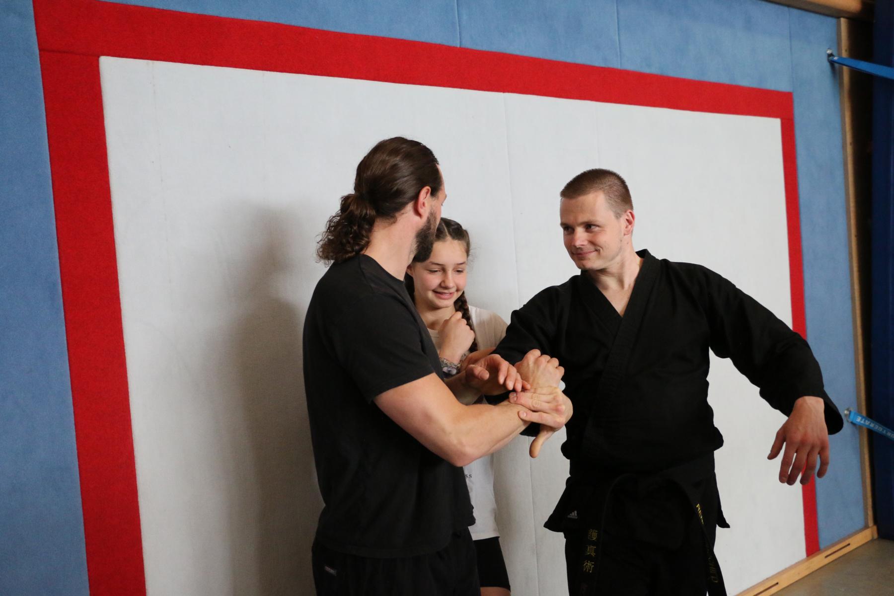 Paula guckt René und Andi beim Training zu Paula guckt René und Andi beim Training zu