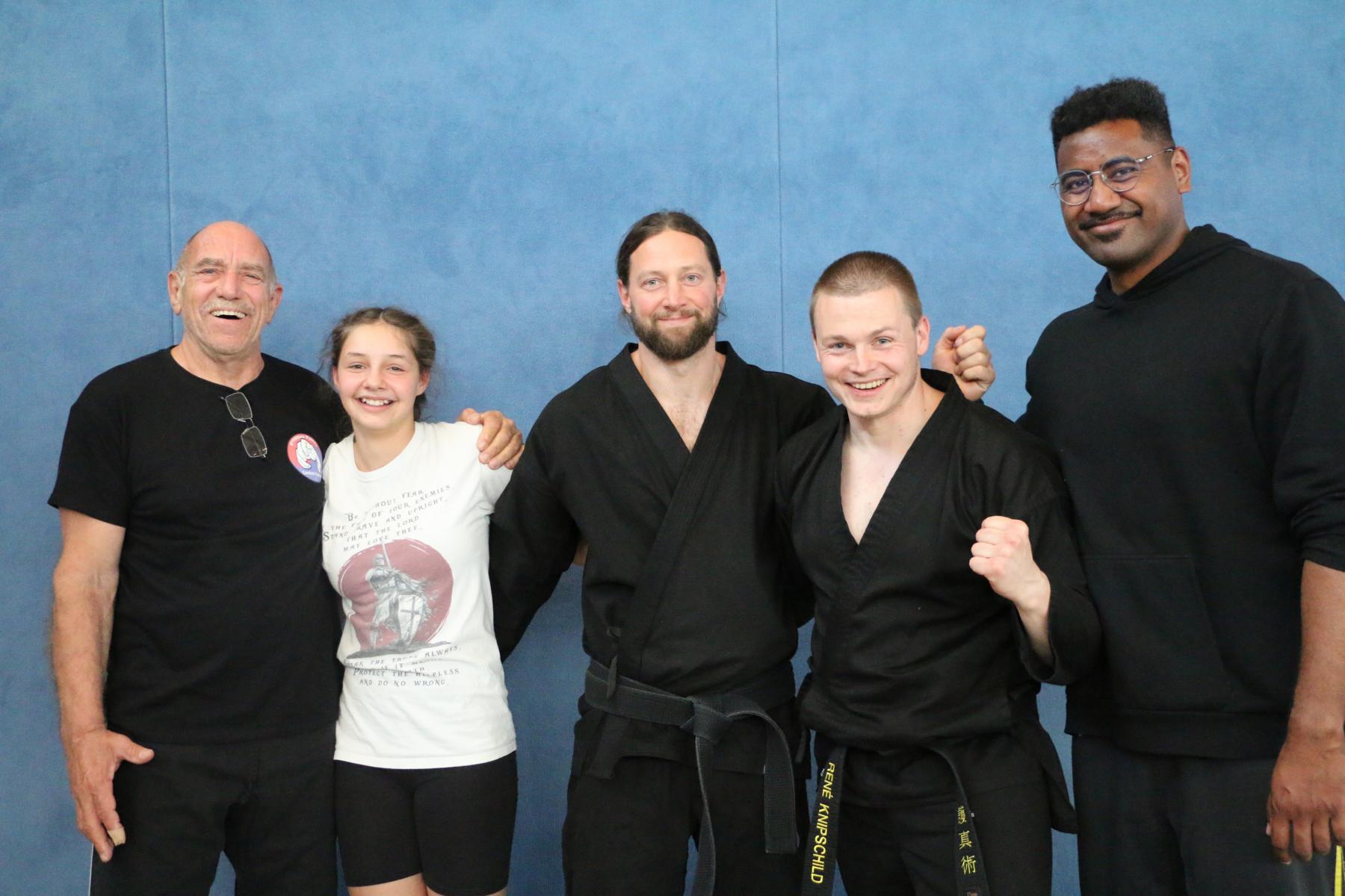 Gruppenfoto v.l.n.r Großmeister Kelly H. Sach, Paula Althaus, Andreas Althaus, René Knipschild, Kelly N. Sach